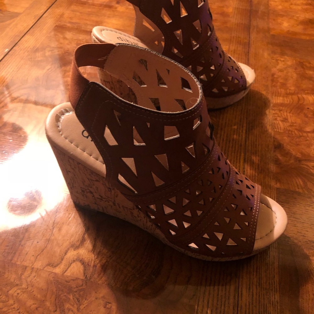 diba Brown wedges 8